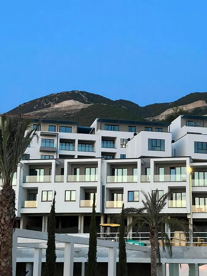 Sunset Resort Vlorë 0*,